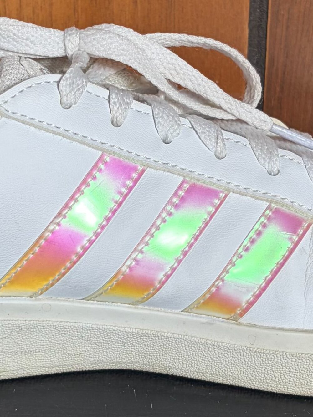 Adidas Grand Court 2.0 White w/ Iridescent Pink Stripes Womens Sz 8.5 Mens 6.5 - Picture 3 of 9